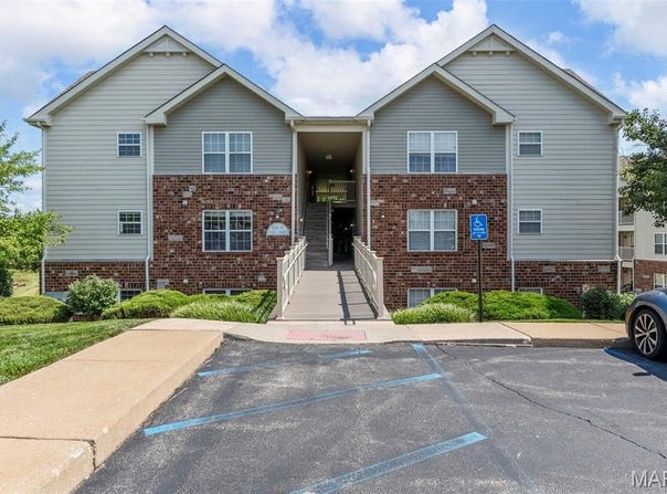 1422 Piedmont Circle, St Peters, MO 63304