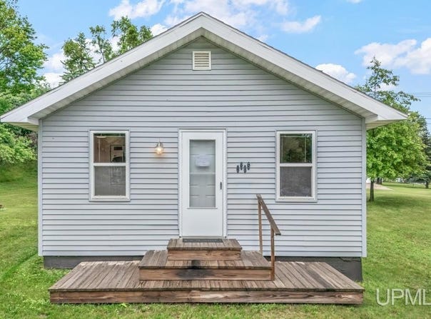 305 Case, Kingsford, MI 49802