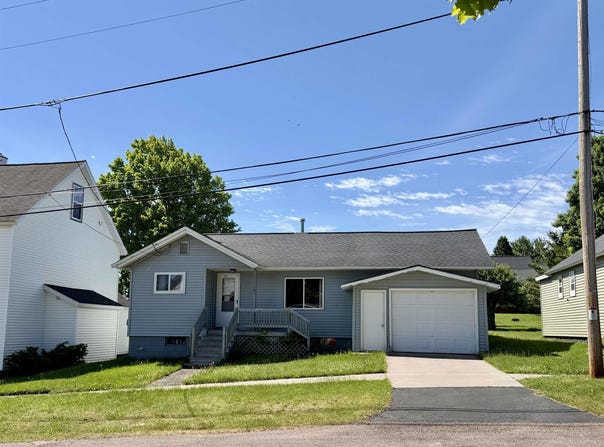 61 4th Street, South Range, MI 49963