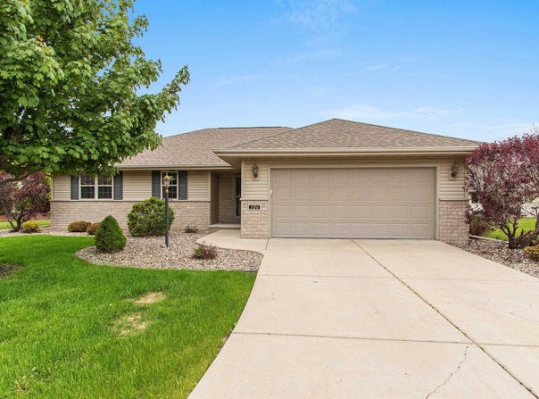 1126 PRINCESS DOVE Circle, DE PERE, WI 54115