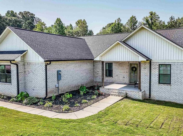 619 Crestman Dr, Arab, AL 35016