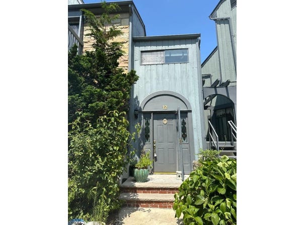 12 Trafalgar Ct, Washington Twp., NJ 07840-4240