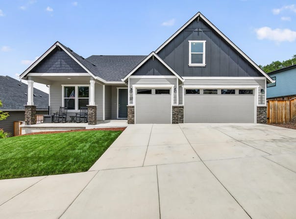 327 Arrowhead Trail, Eagle Point, OR 97524