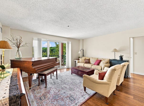 273 Cambridge Rd, Woburn, MA 01801