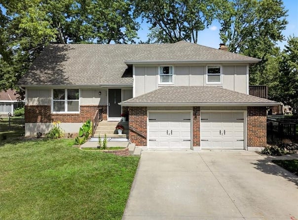 509 SE Bayberry Lane, Lee's Summit, MO 64063