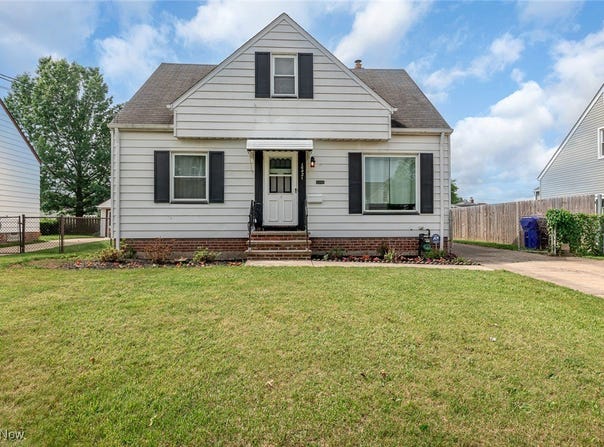16021 Pike Boulevard, Brook Park, OH 44142