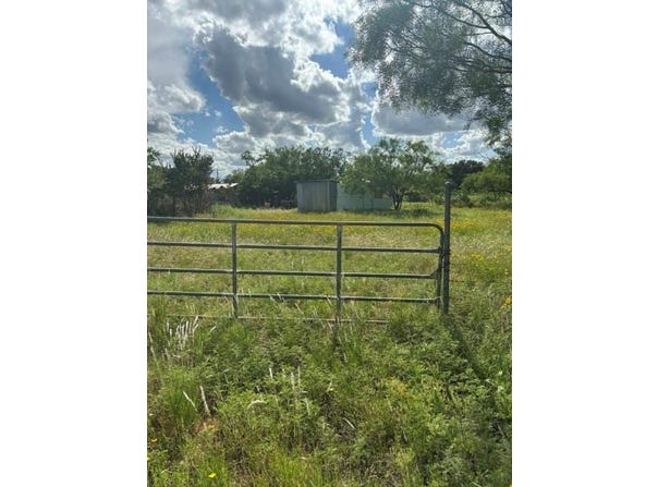 Oak Ct St, Fredonia, TX 76842