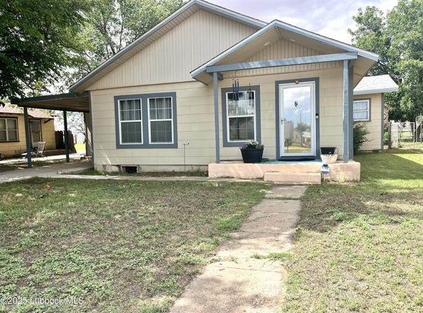 2112 N 1st Street, Tahoka, TX 79373
