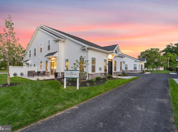 29 CEDAR Circle, LEVITTOWN, PA 19055