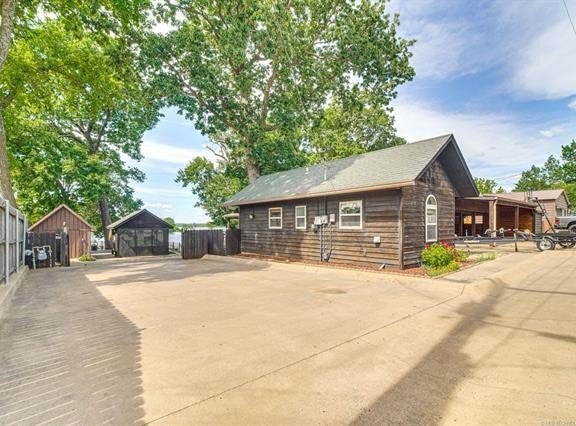 1557 110th Street NW, Grove, OK 74344