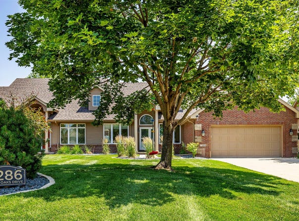 1286 Glen Oaks Drive, West Des Moines, IA 50266