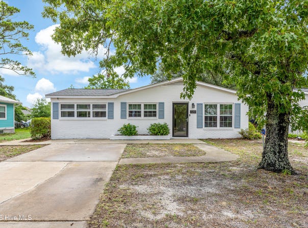 139 NE 18th Street, Oak Island, NC 28465