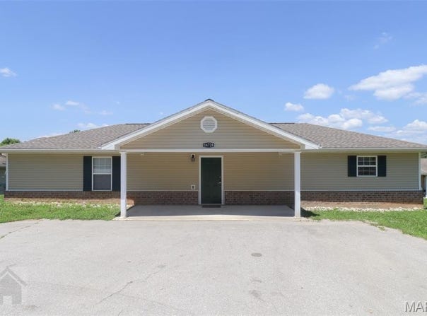 16728 Hunters Ridge Lane, St Robert, MO 65584