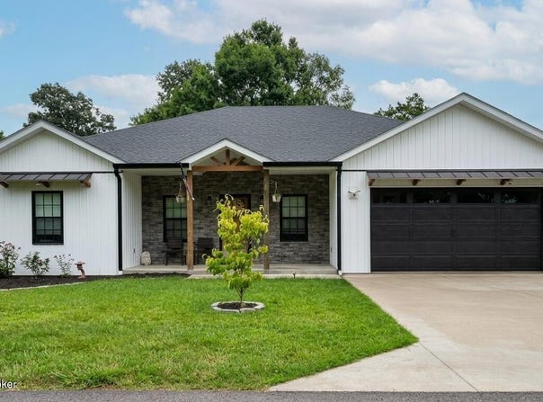 3013 Centerview Rough River Ln, Hudson, KY 40145