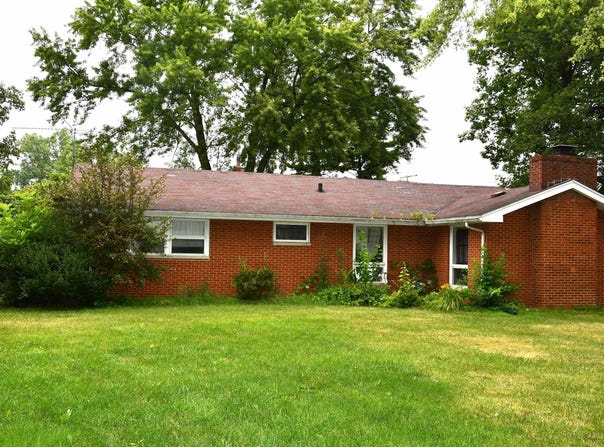 1327 E Reynolds Street, Goshen, IN 46528-4227