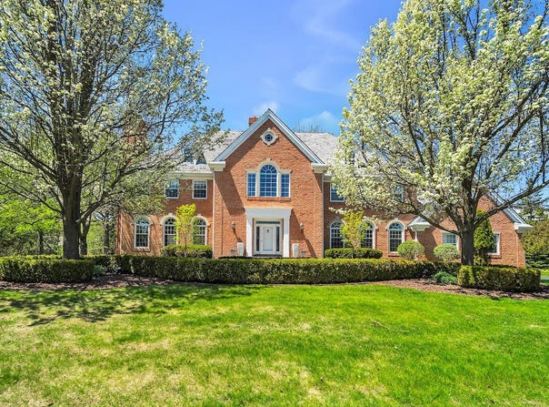 10113 N Vintage Ct, Mequon, WI 53092