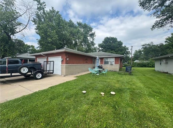 1020 S Pitt Street, Olathe, KS 66061