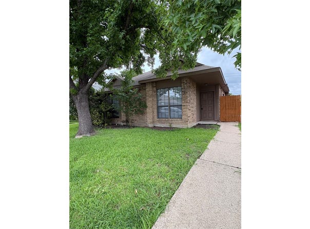 1120 Old Barn Lane, Mesquite, TX 75149