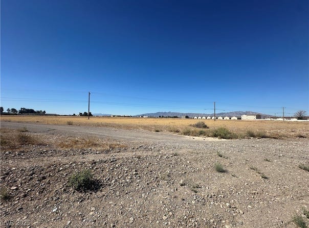 1921 E Honeysuckle Street, Pahrump, NV 89048