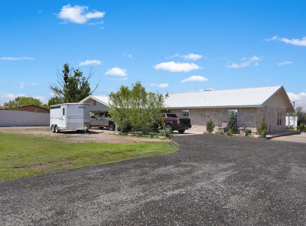 185 La Entrada Road, Los Lunas, NM 87031