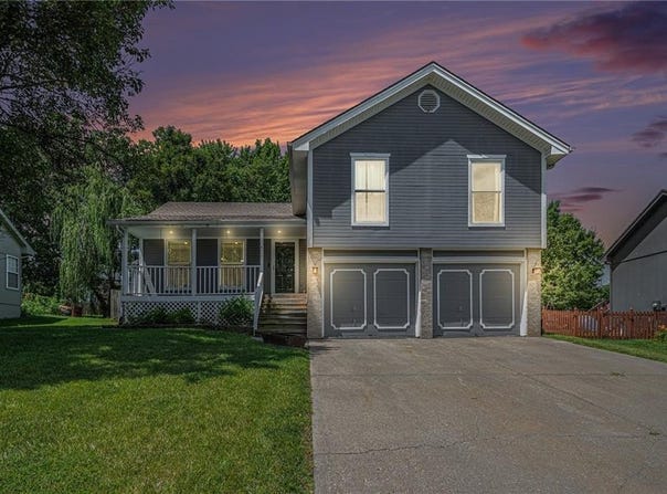 412 Fletcher Drive, Smithville, MO 64089