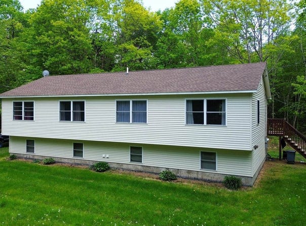 687 Ridge Road, Plymouth, ME 04969