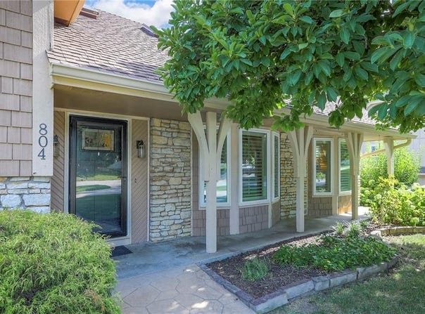 804 Tam O'Shanter Drive, Kansas City, MO 64145