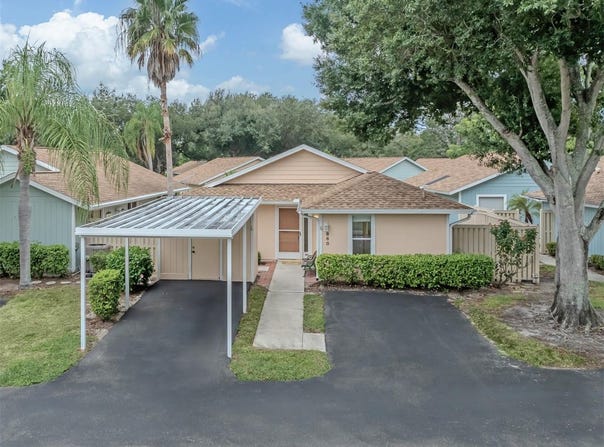 860 CHATHAM Drive, VENICE, FL 34285