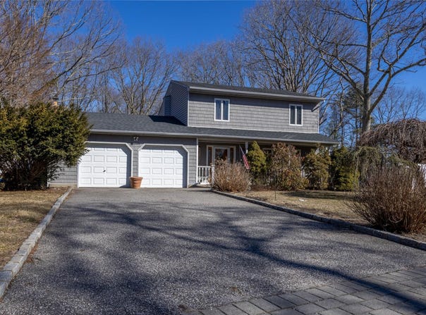 11 Artist Lake Boulevard, Middle Island, NY 11953