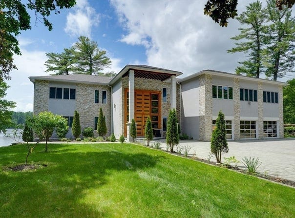 290 Massapoag Rd, Tyngsborough, MA 01879