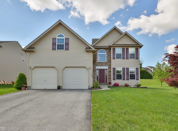 1590 Abigail Lane, Whitehall, PA 18052