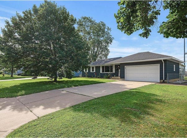 4901 76th Avenue N, Brooklyn Park, MN 55443