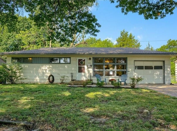 452 Park Drive, Bonner Springs, KS 66012