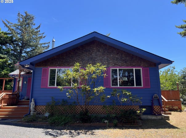 737 PINEHURST DR, Port Orford, OR 97465