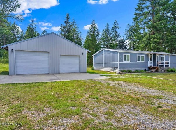 110 Appaloosa Rd, Moyie Springs, ID 83845