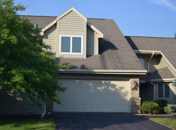 N21w24191 Dorchester Dr, Pewaukee, WI 53072