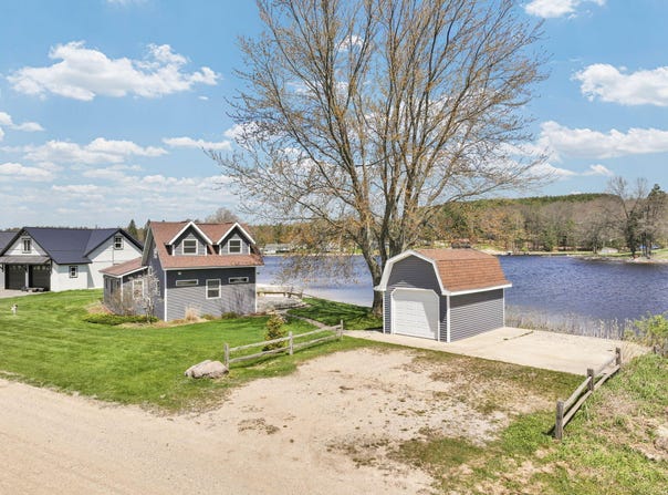 9351 E 50 Road, Cadillac, MI 49601