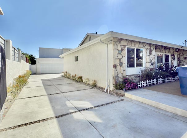 11125 Glenoaks Boulevard, Pacoima, CA 91331