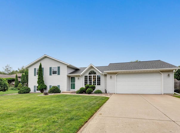 1800 KALAHARI Drive, GREEN BAY, WI 54313