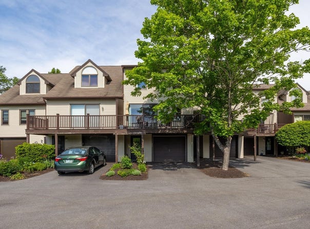 411 Ledgeview Drive, Rochester, NH 03839