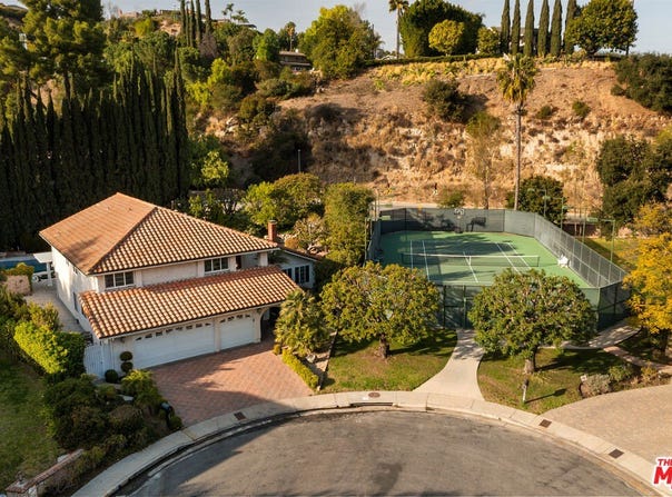 16230 Meadowcrest Rd, Sherman Oaks, CA 91403