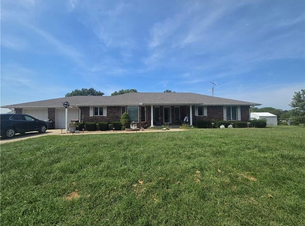 529 SE DD Highway, Warrensburg, MO 64093