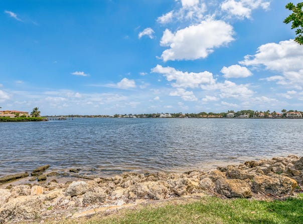 140 Yacht Club Way, Hypoluxo, FL 33462