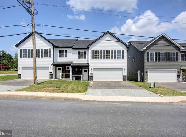 305 GRANDVIEW AVE, WAYNESBORO, PA 17268