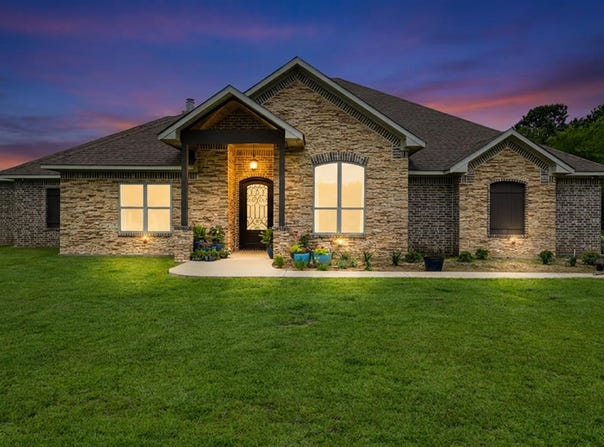 125 Clover Lane, Diana, TX 75640