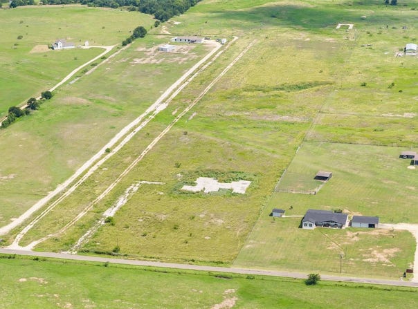 1450 County Road 465, Elgin, TX 78621