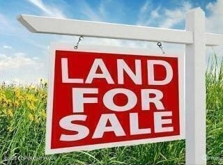 Crest Rd, Dingmans Ferry, PA 18328
