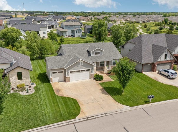 3879 N Estancia Ct, Wichita, KS 67205
