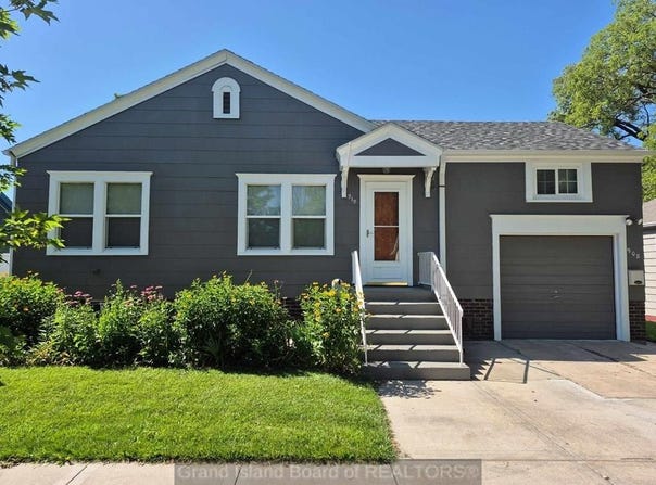 910 W 13th St, Grand Island, NE 68801