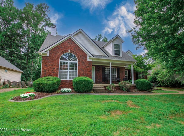 512 Valley College Dr, Louisville, KY 40272